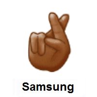 Crossed Fingers: Medium-Dark Skin Tone on Samsung
